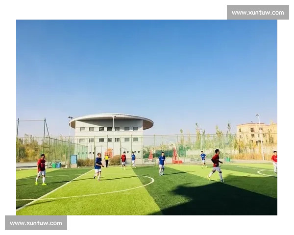 绿茵为媒：深圳援疆托举 儿子娃娃 足球梦